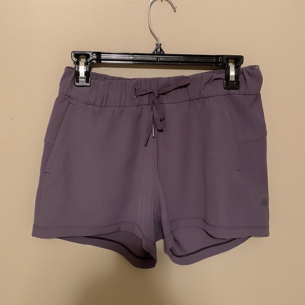 Lululemon plum high rise 4” short